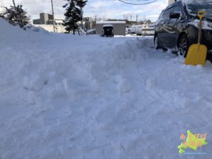 北海道の雪の駐車場